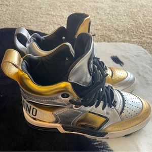🔥SOLD🔥Moschino high top sneakers